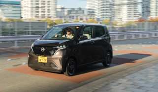 Nissan Sakura - front tracking